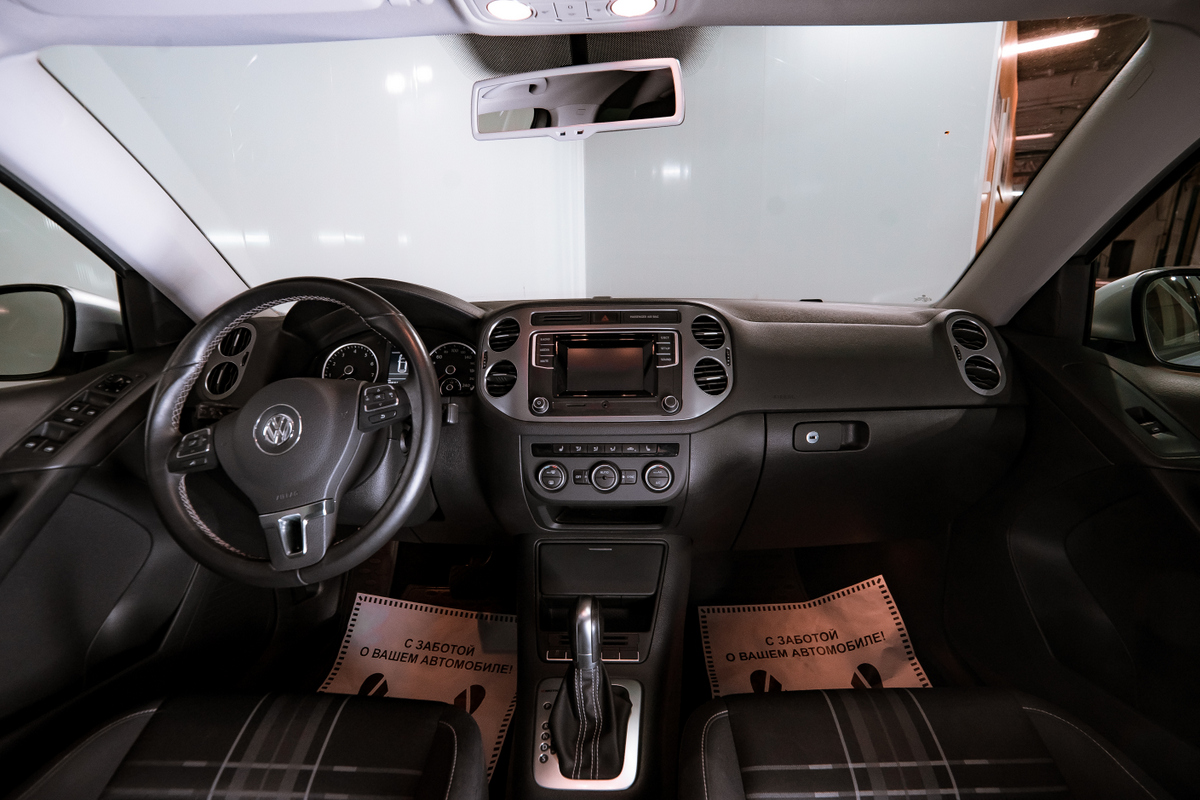 2016 Volkswagen Tiguan I Рестайлинг, Серебристый - вид 4