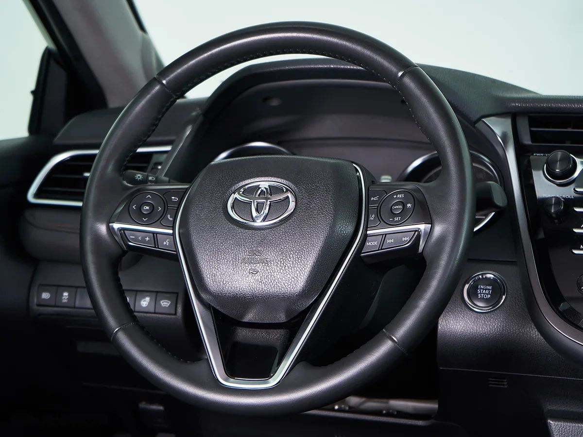 2018 Toyota Camry VIII, Белый - вид 9