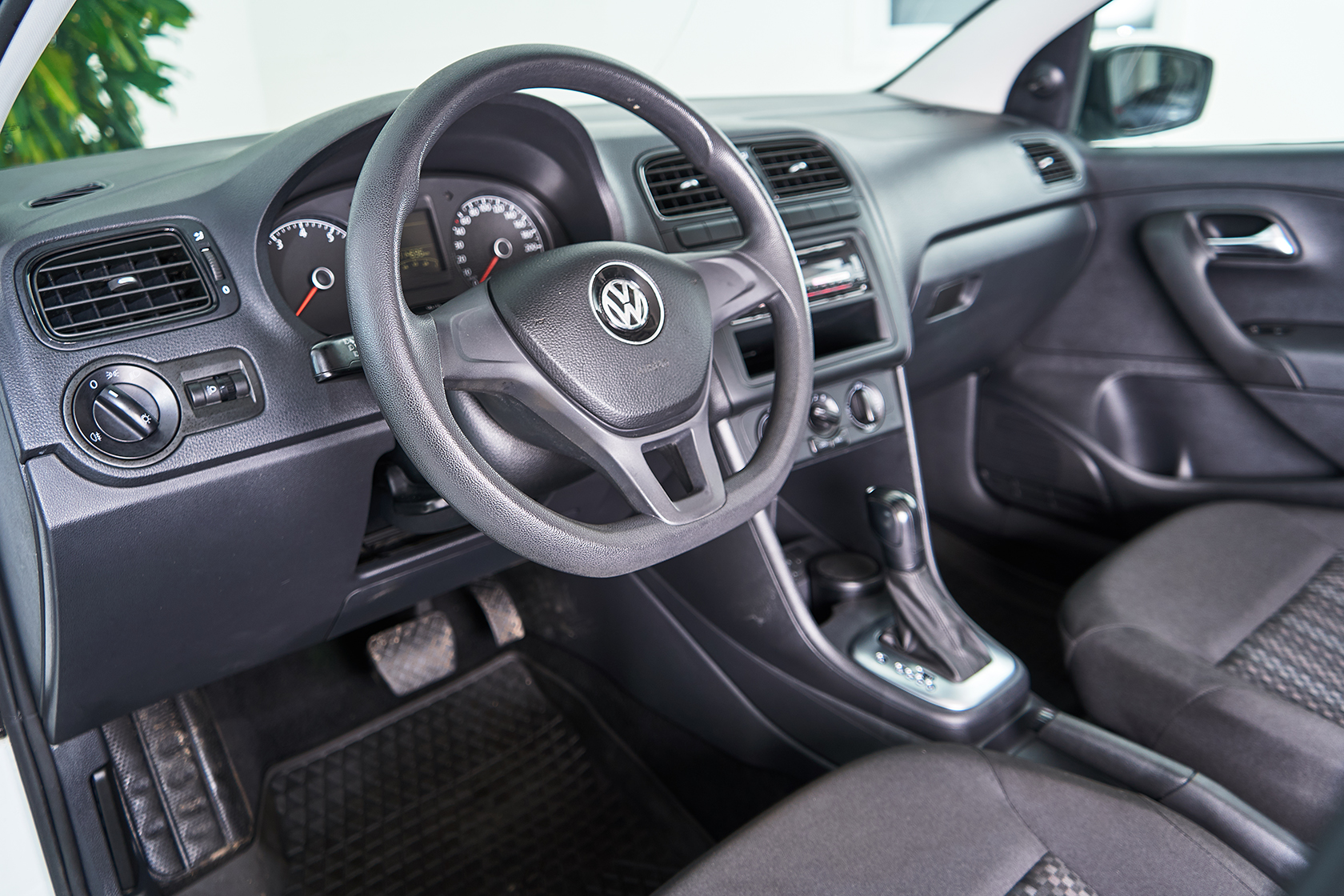 2018 Volkswagen Polo V Рестайлинг, Белый - вид 12