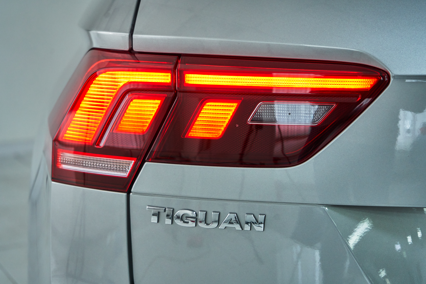 2017 Volkswagen Tiguan II, Серый - вид 18