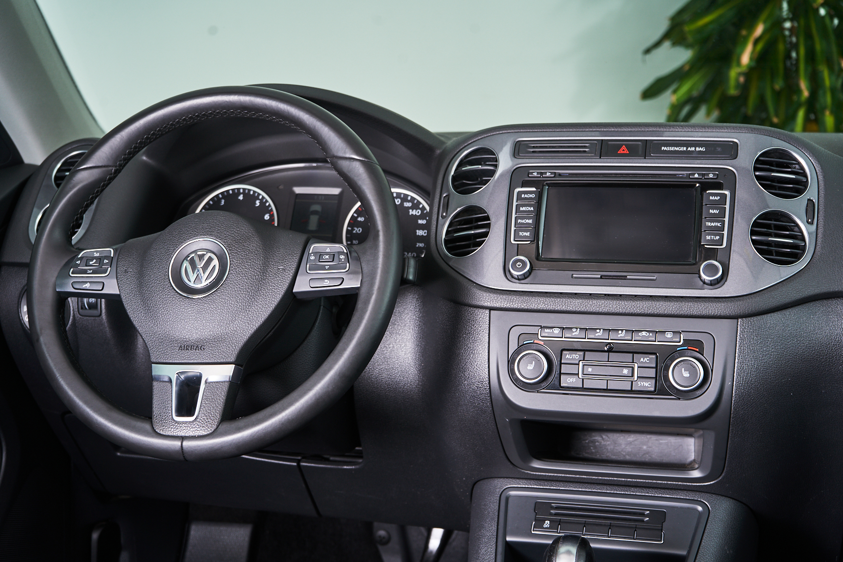 2012 Volkswagen Tiguan I Рестайлинг №5440277, Серебряный, 749000 рублей - вид 9