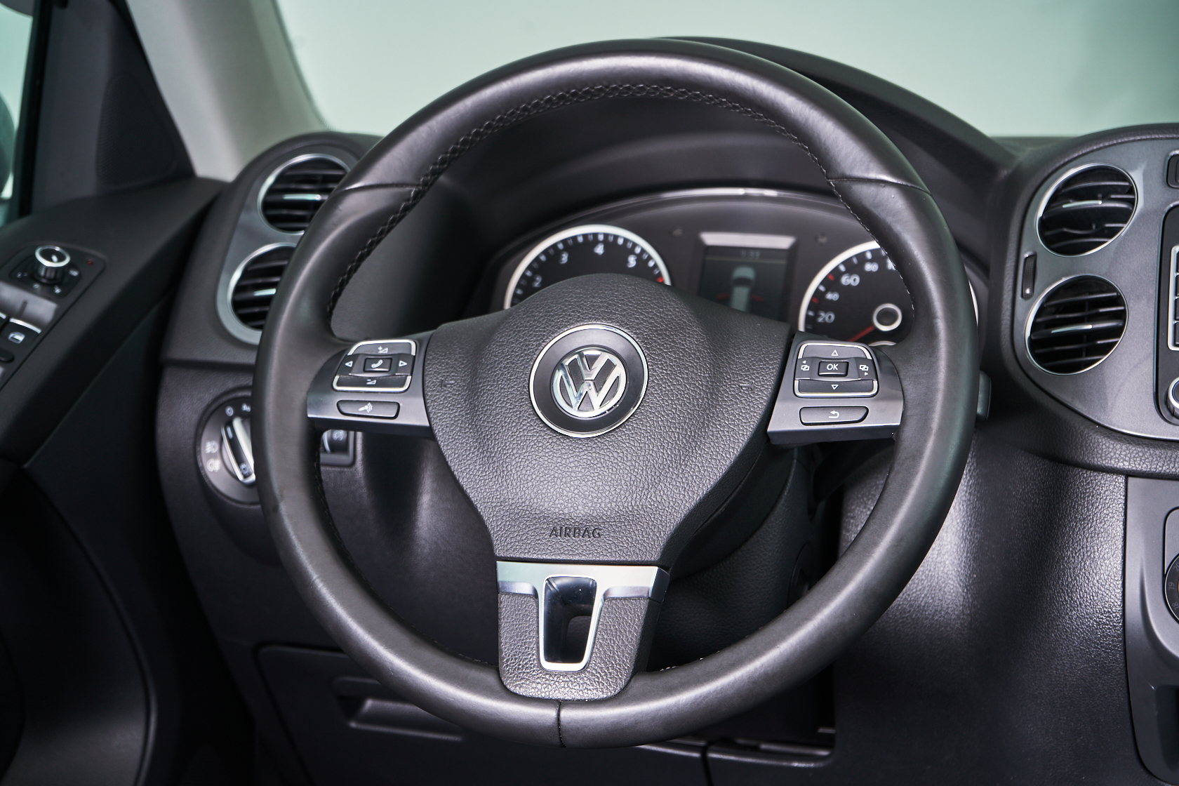 2012 Volkswagen Tiguan I Рестайлинг №5440277, Серебряный, 749000 рублей - вид 10