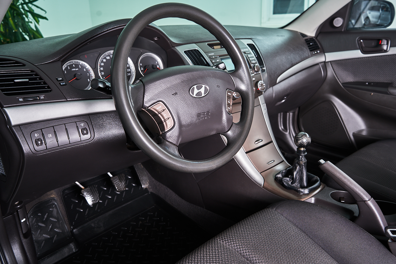 2010 Hyundai Sonata VI, Серебряный - вид 13
