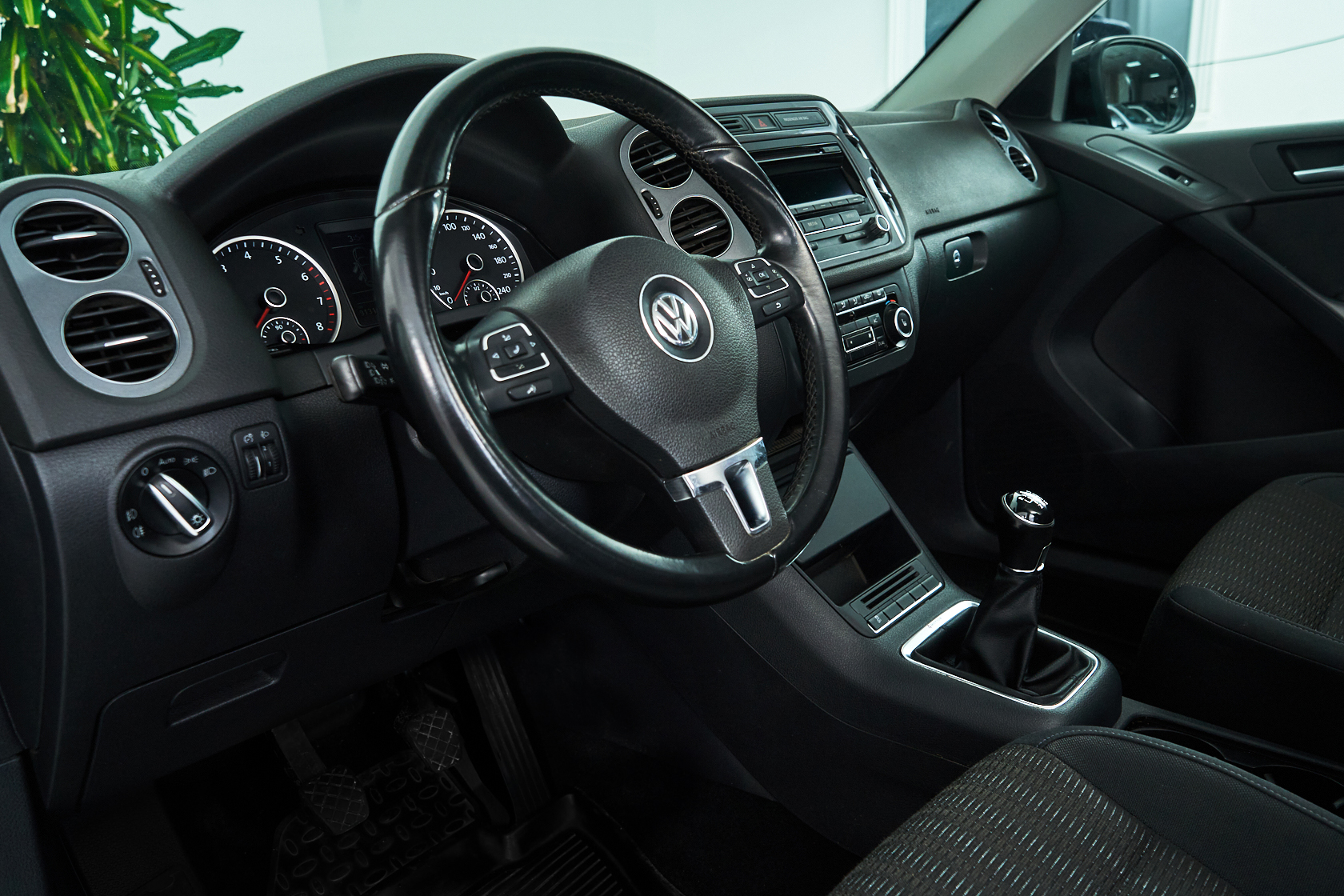 2012 Volkswagen Tiguan I Рестайлинг, Черный - вид 9