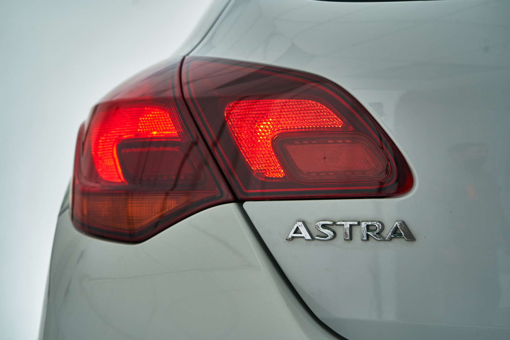 2011 Opel Astra , Белый - вид 14