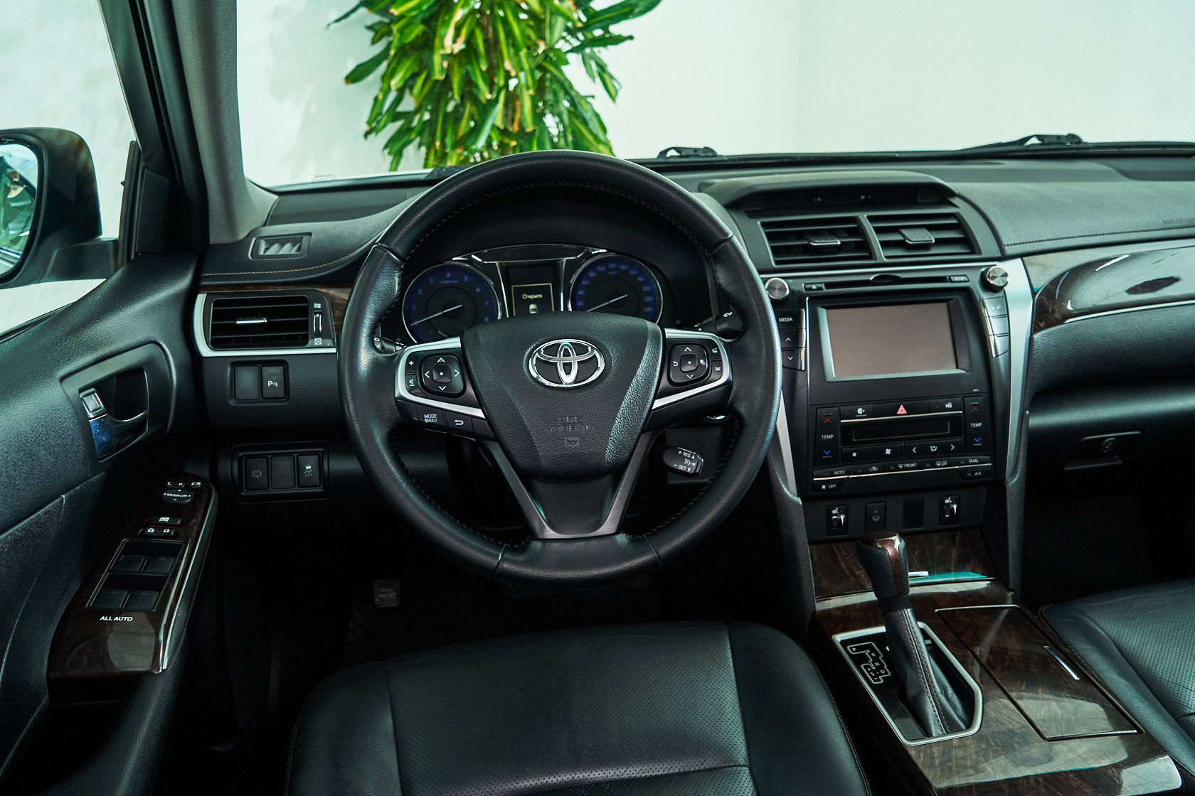 2015 Toyota Camry VII Рестайлинг, Белый - вид 9