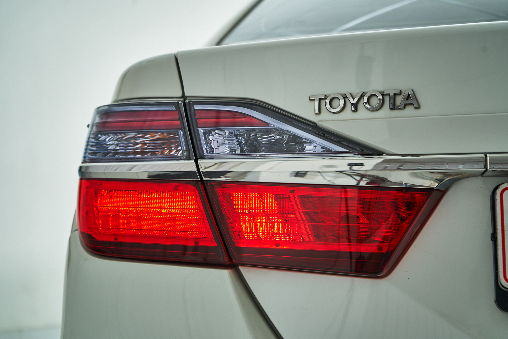 2015 Toyota Camry VII Рестайлинг, Белый - вид 12