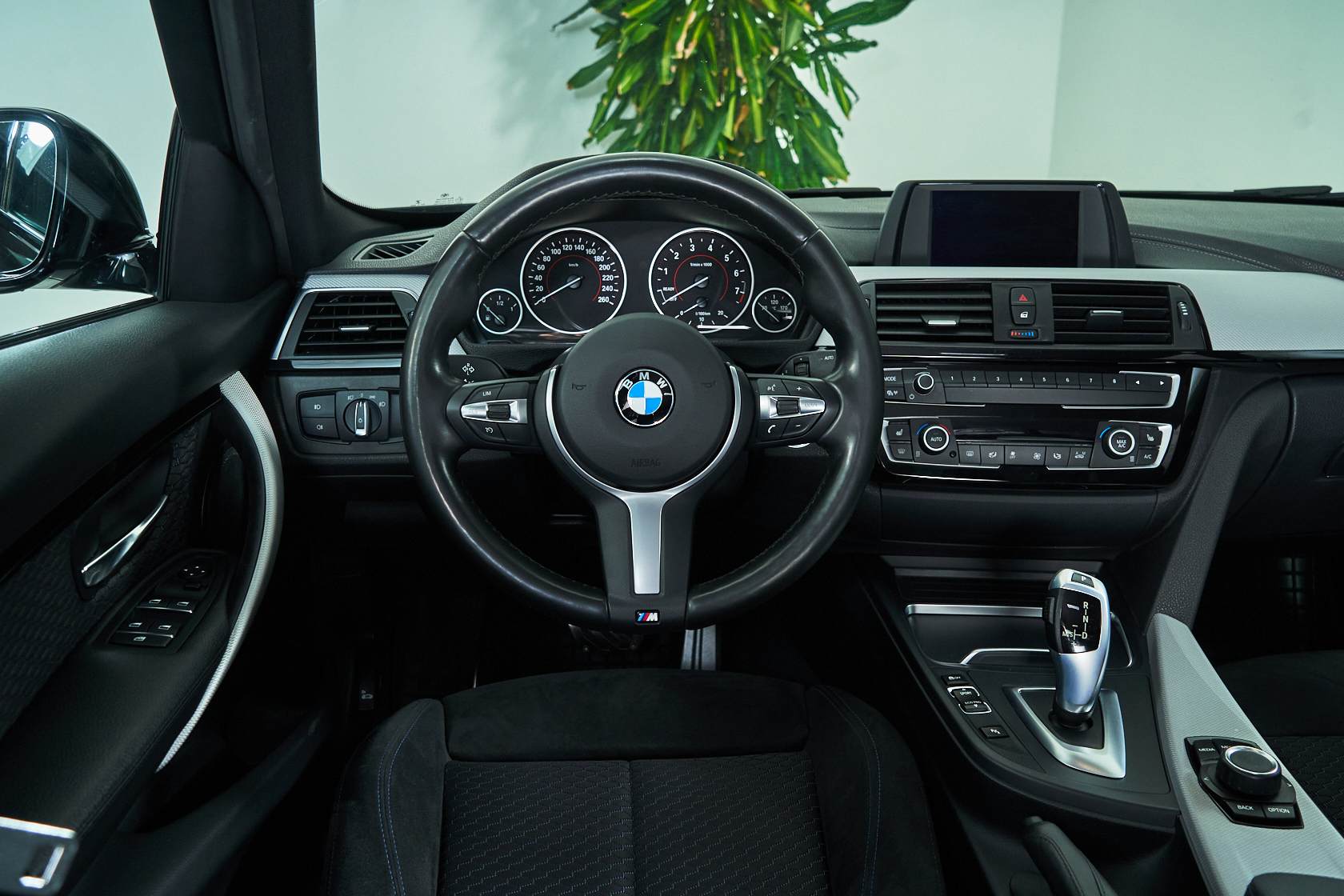 2018 BMW 3-seriya VI Рестайлинг, Черный - вид 13
