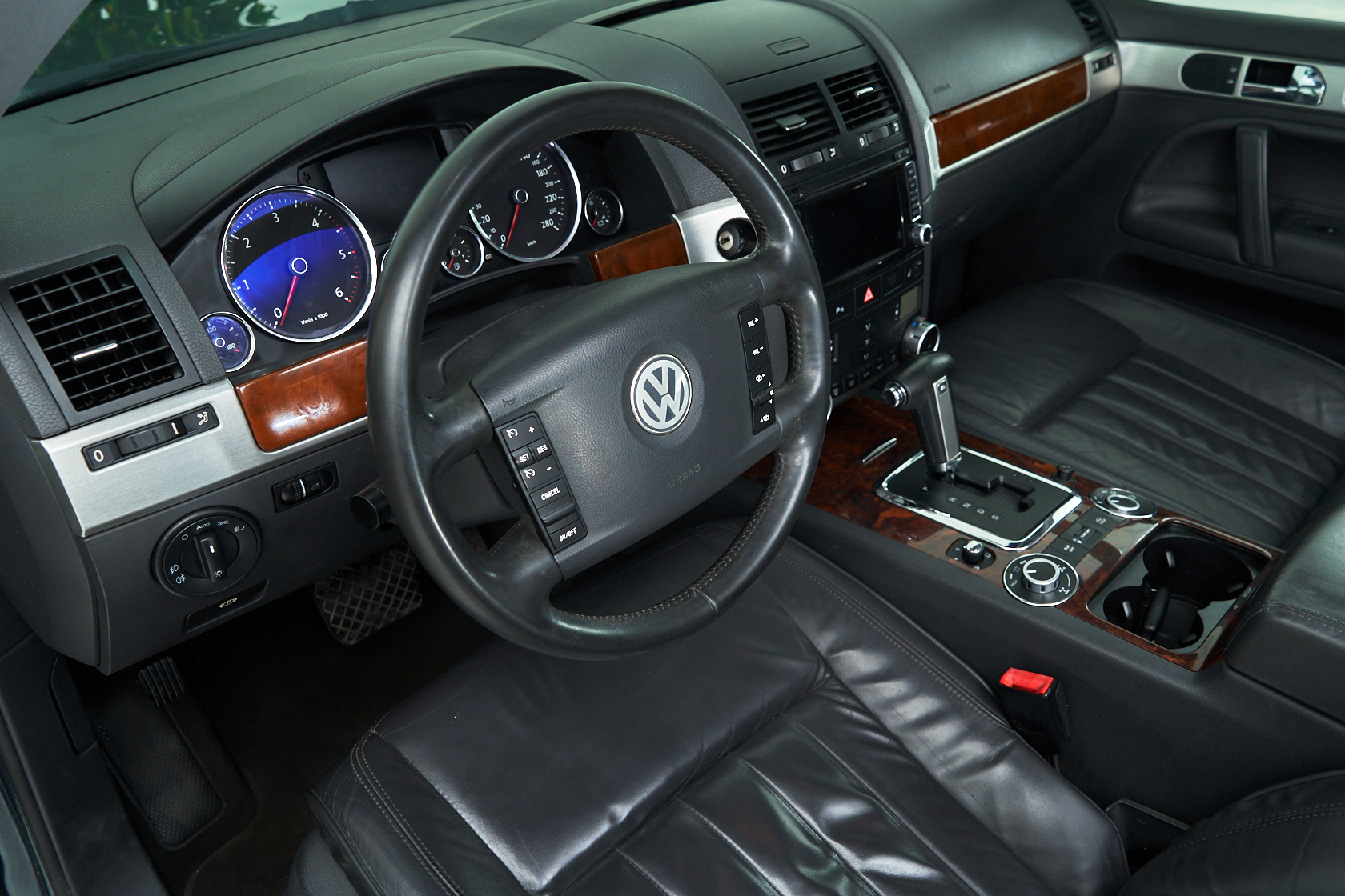 2008 Volkswagen Touareg I Рестайлинг №5963073, Серый, 829000 рублей - вид 10