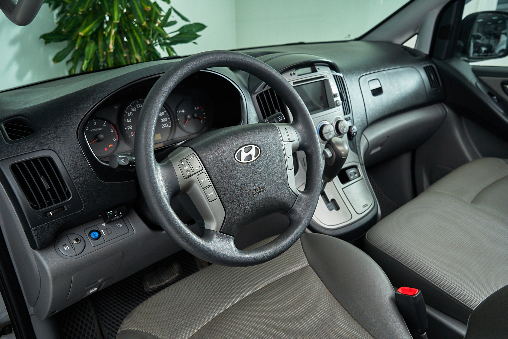 2012 Hyundai Grand-starex I, Серебряный - вид 10
