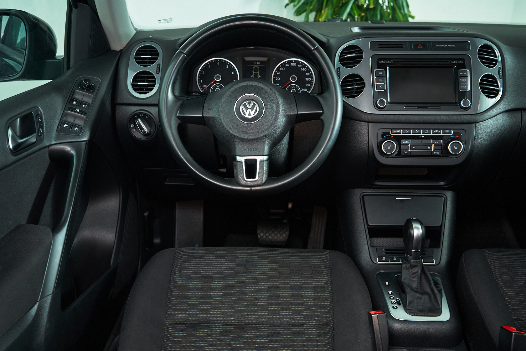 2014 Volkswagen Tiguan I Рестайлинг, Черный - вид 9