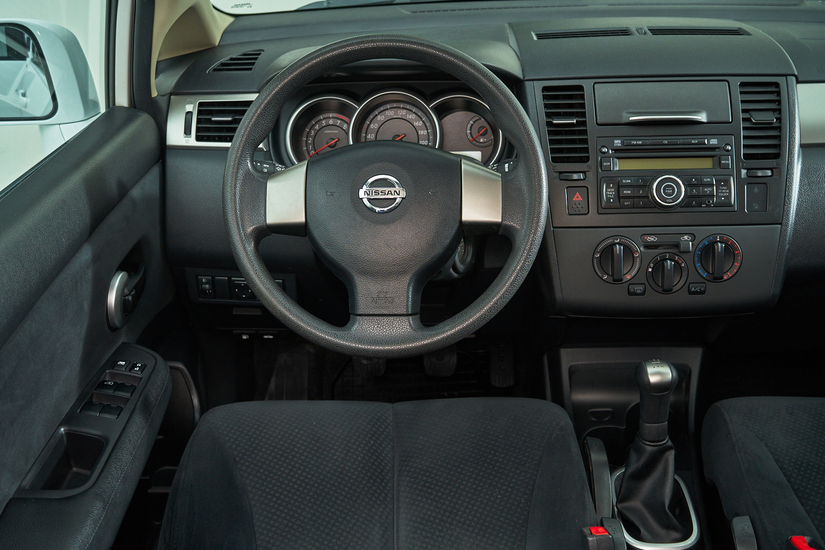 2011 Nissan Tiida I Рестайлинг, Белый - вид 9