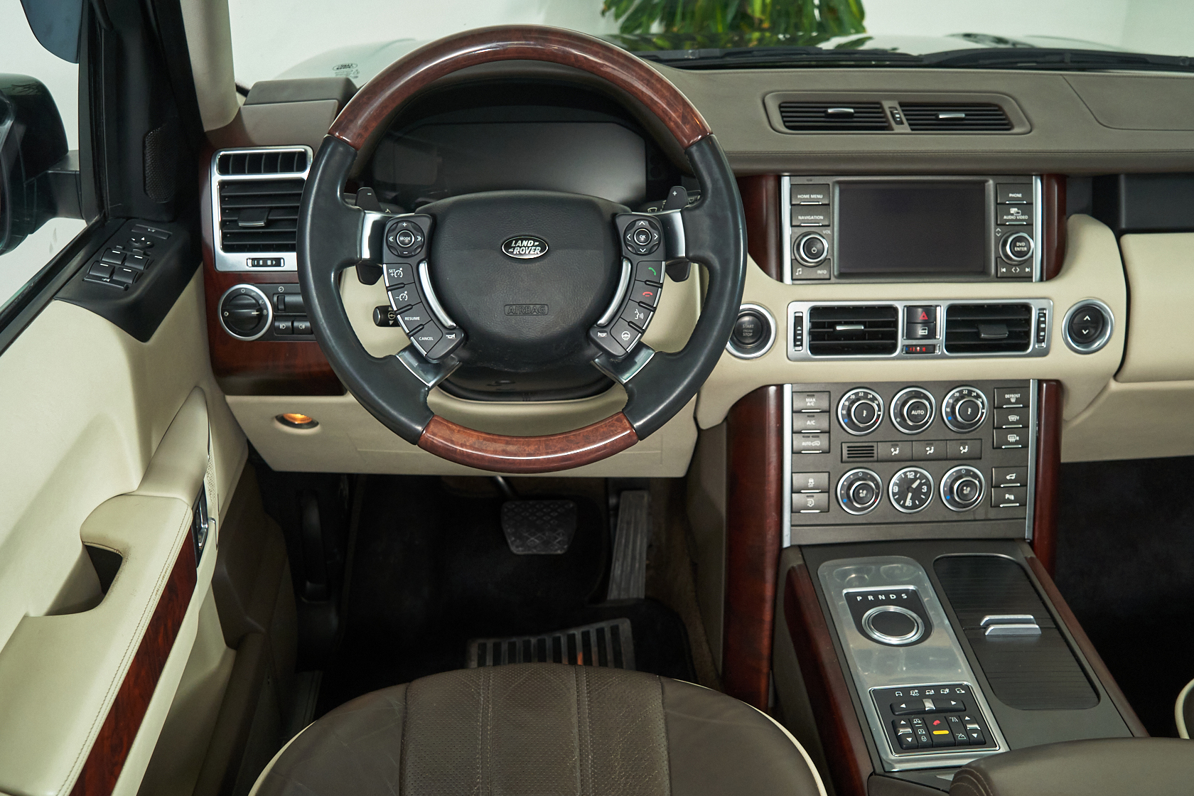 2012 Land Rover Range-rover III Рестайлинг №6103901, Черный, 1599000 рублей - вид 9