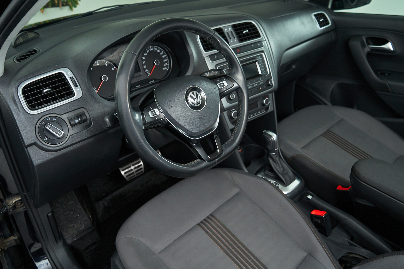 2016 Volkswagen Polo V Рестайлинг, Черный - вид 10