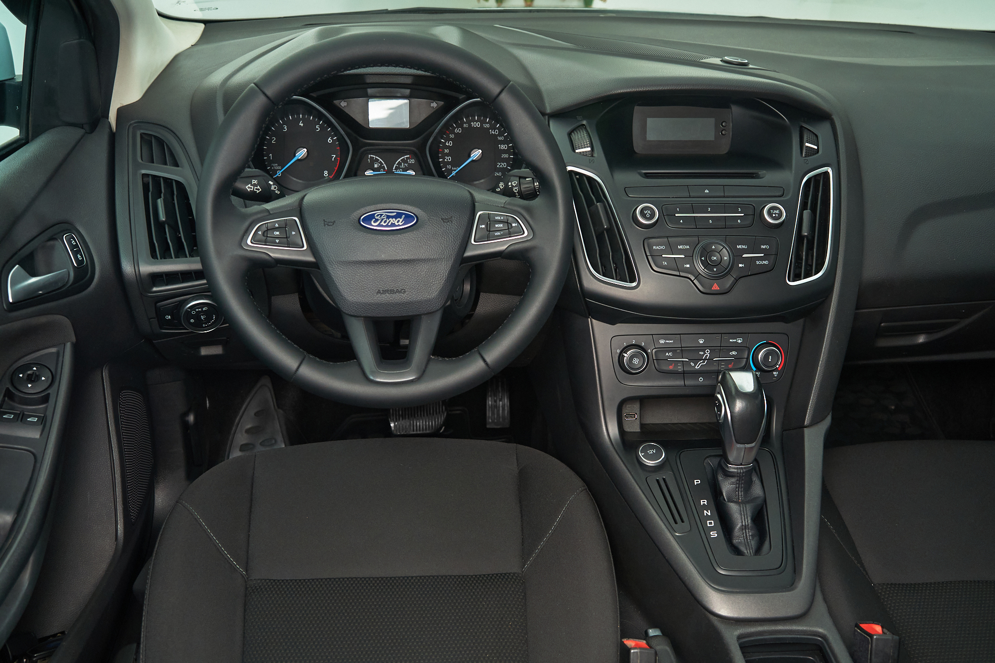 2016 Ford Focus III Рестайлинг, Белый - вид 9