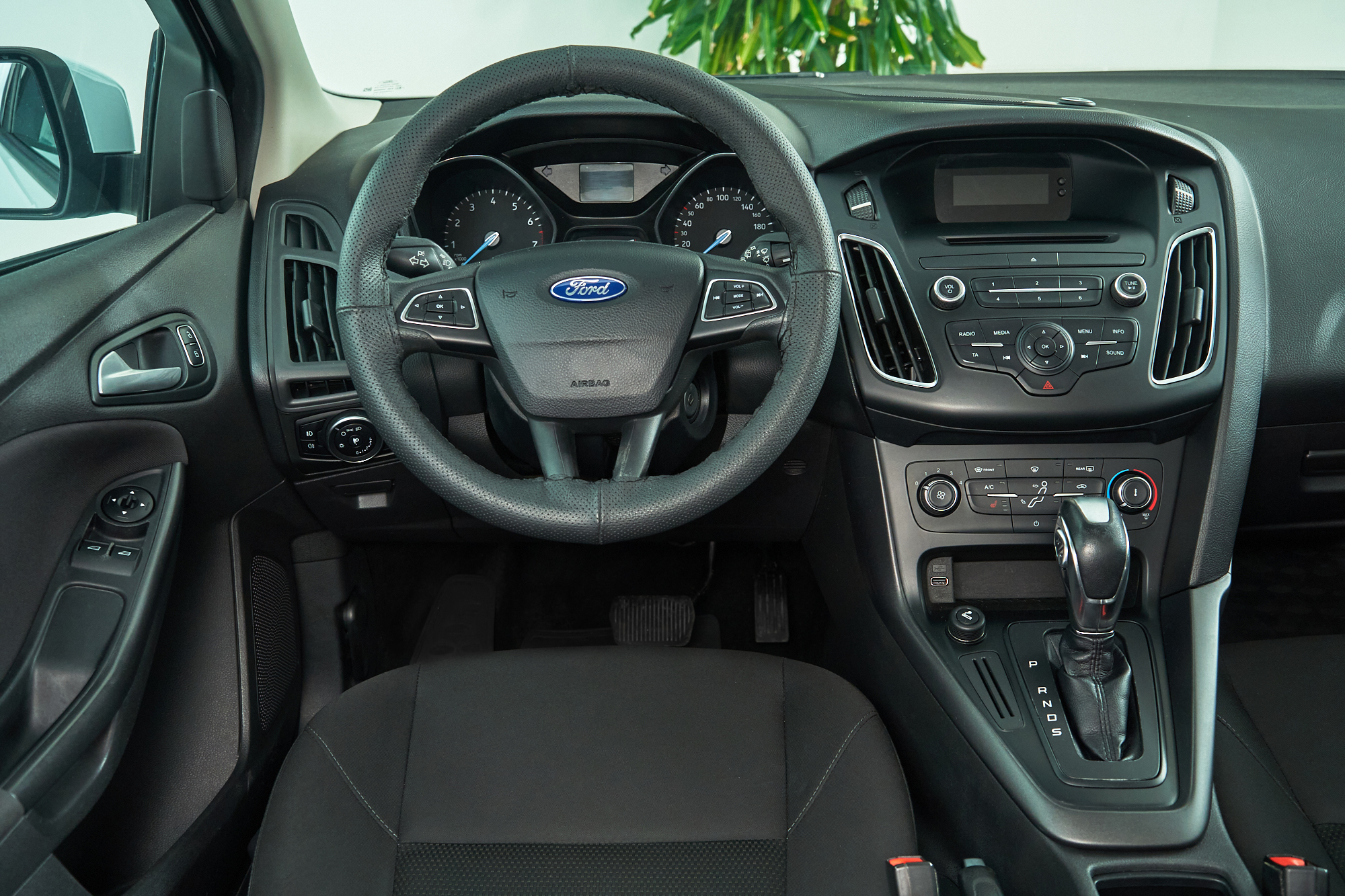 2015 Ford Focus III Рестайлинг №6216085, Белый, 691000 рублей - вид 9