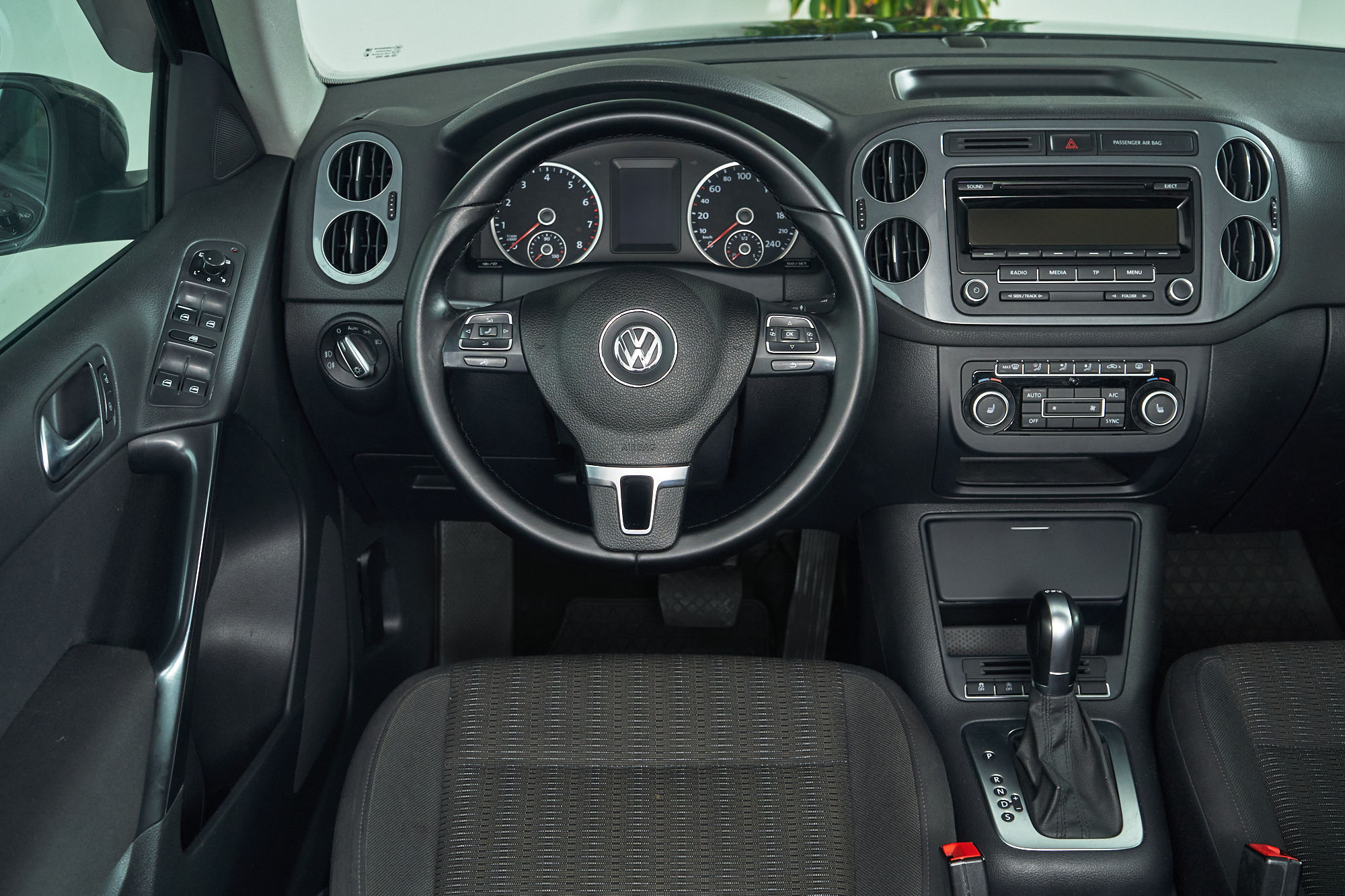 2014 Volkswagen Tiguan I Рестайлинг №6347146, Черный, 889000 рублей - вид 9