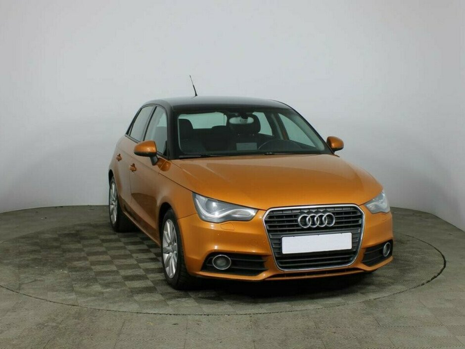 2013 Audi A1 I, Оранжевый металлик - вид 2