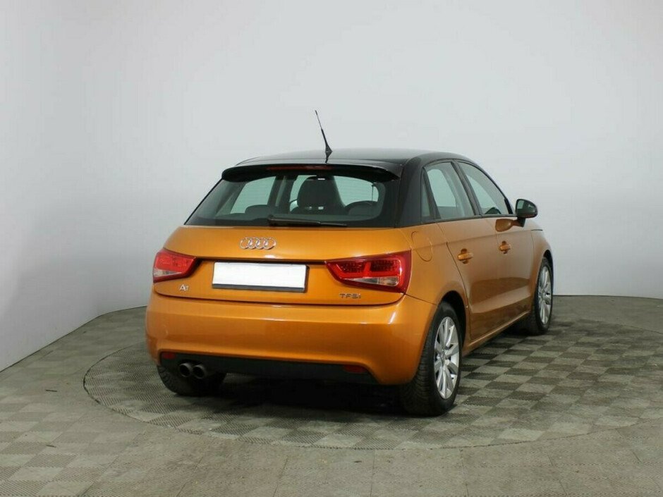 2013 Audi A1 I, Оранжевый металлик - вид 3