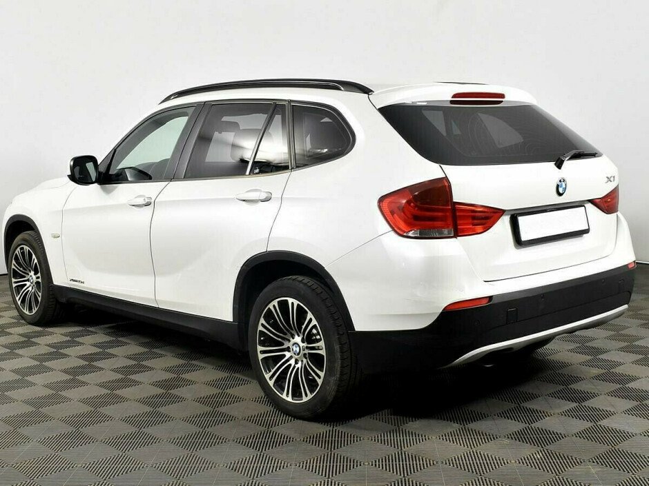 2012 BMW X1 I, Белый  - вид 3