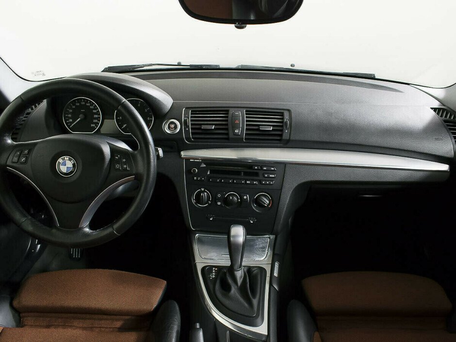2010 BMW 1-seriya I, Черный металлик - вид 8