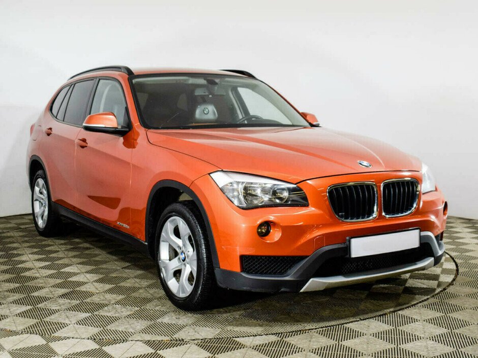 2013 BMW X1 I, Оранжевый металлик - вид 2