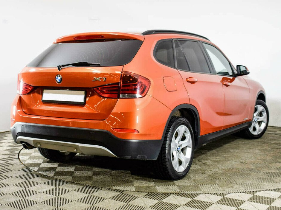 2013 BMW X1 I, Оранжевый металлик - вид 3