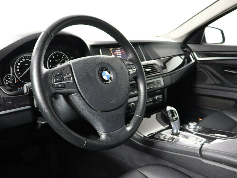 2014 BMW 5-seriya VI, Серый металлик - вид 5