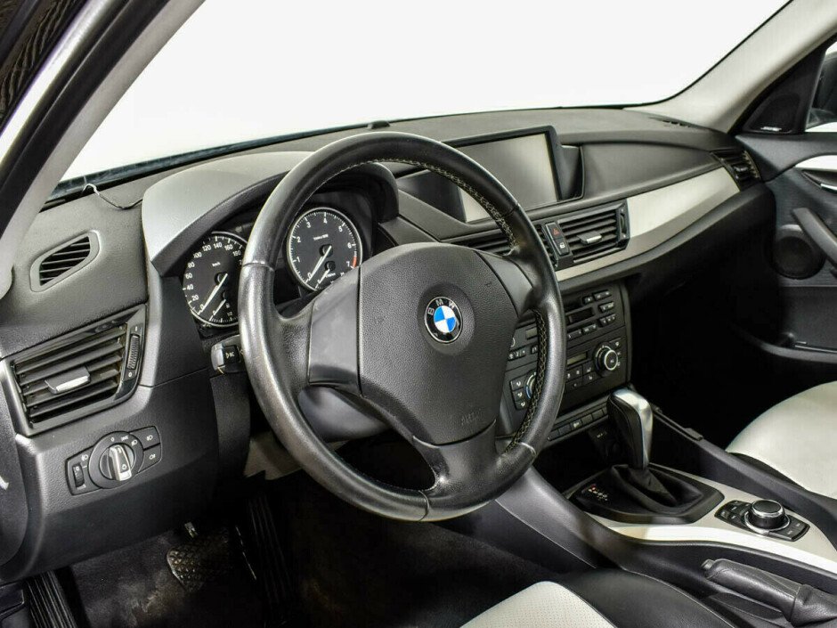 2013 BMW X1 I, Черный металлик - вид 4