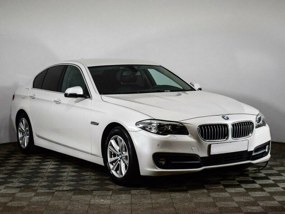2013 BMW 5-seriya VII, Белый  - вид 2