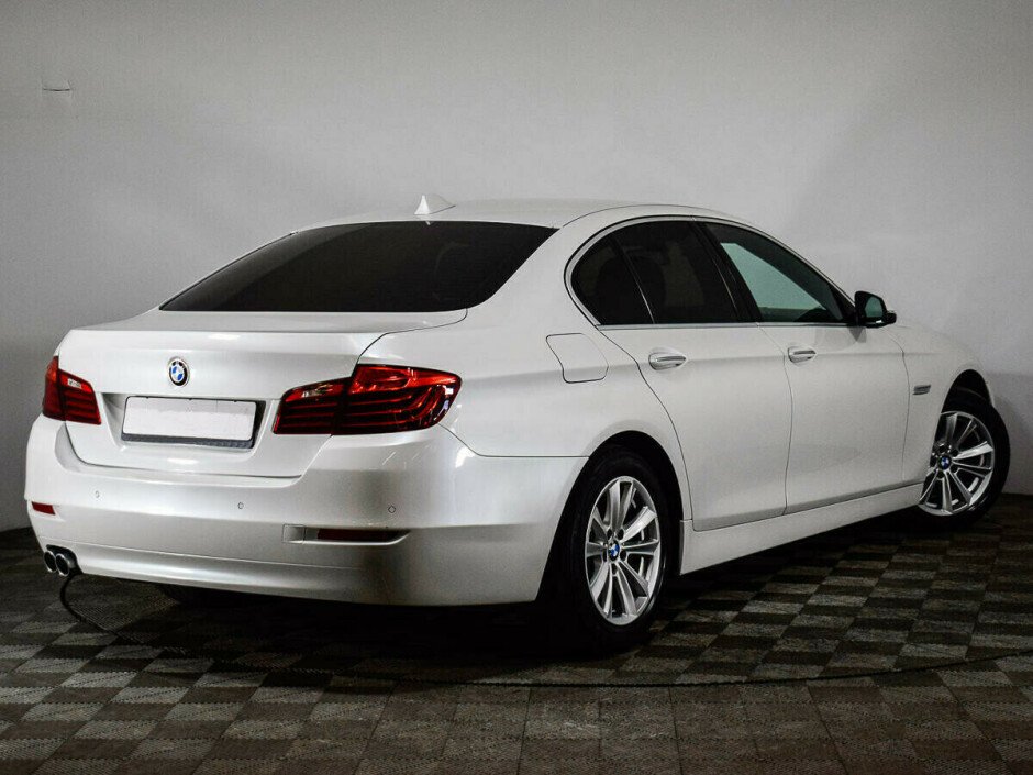2013 BMW 5-seriya VII, Белый  - вид 3