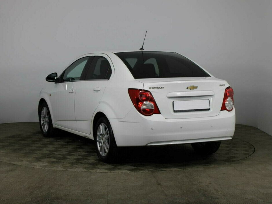 2014 Chevrolet Aveo II, Белый металлик - вид 3