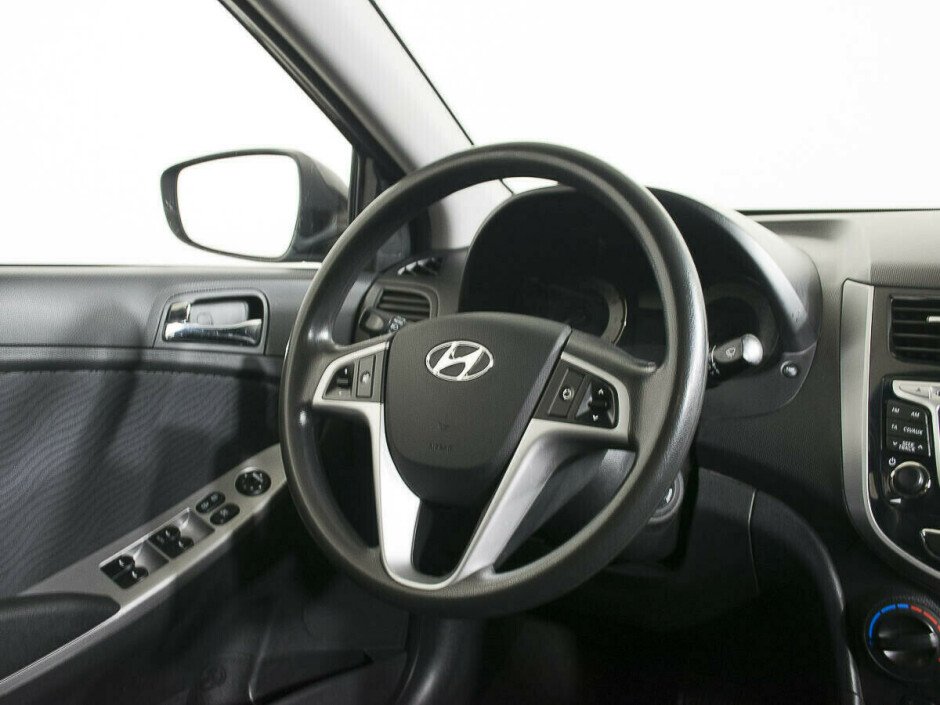 2013 Hyundai Solaris I №6395883, Черный , 437000 рублей - вид 6