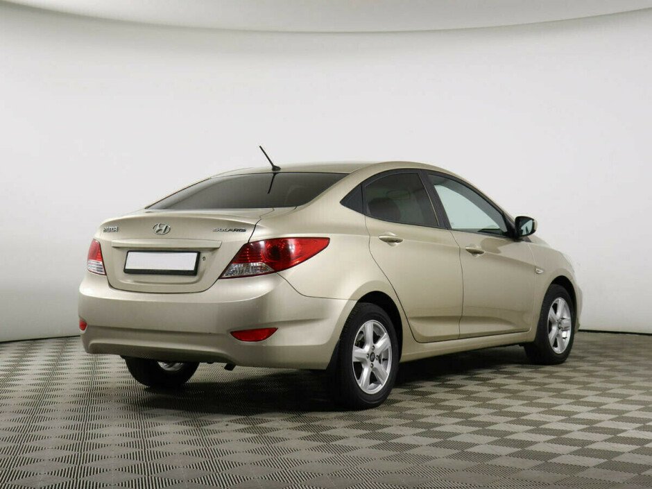 2011 Hyundai Solaris , Бежевый  - вид 4