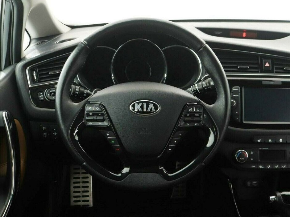 2016 Kia Ceed , Черный металлик - вид 8