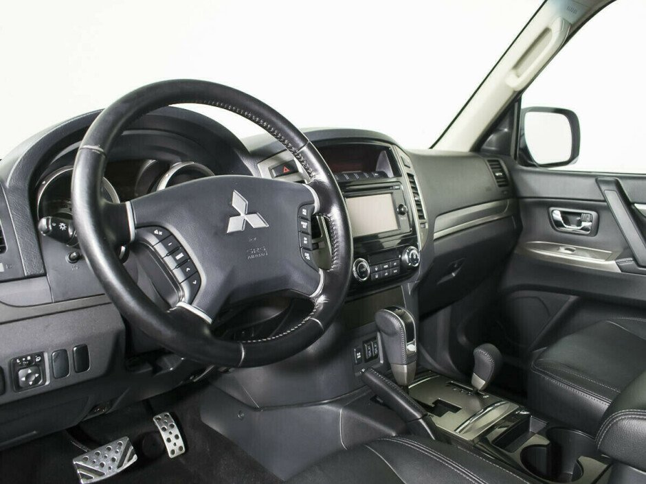 2015 Mitsubishi Pajero , Серый металлик - вид 13