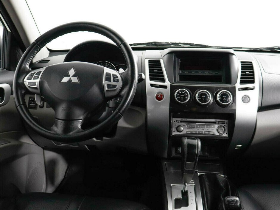 2011 Mitsubishi Pajero-sport  №6396998, Белый металлик, 777000 рублей - вид 6
