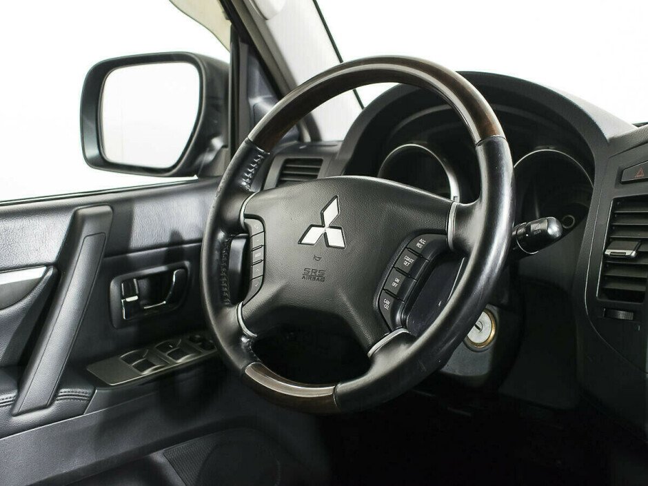 2007 Mitsubishi Pajero , Черный металлик - вид 9