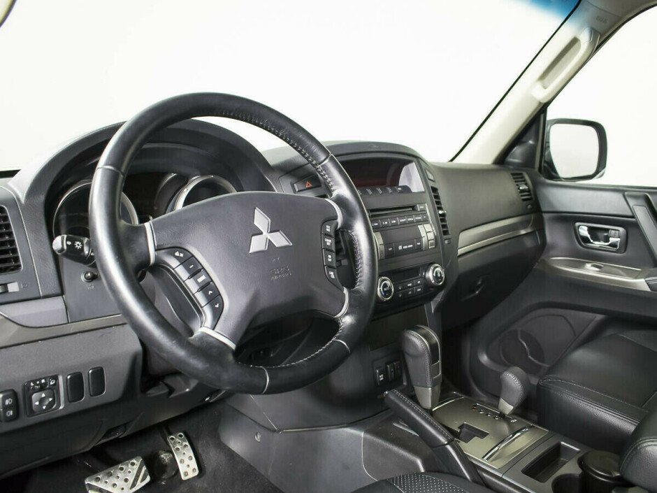 2011 Mitsubishi Pajero , Серый металлик - вид 11
