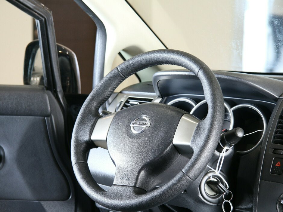 2013 Nissan Tiida , Черный металлик - вид 6