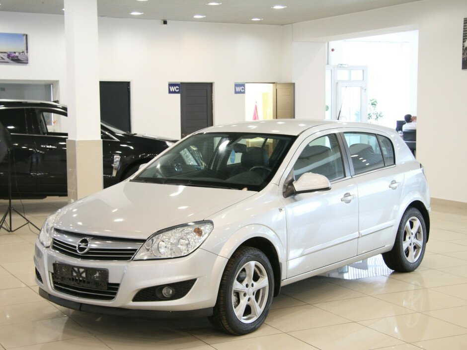 2011 Opel Astra , Серебряный металлик - вид 1