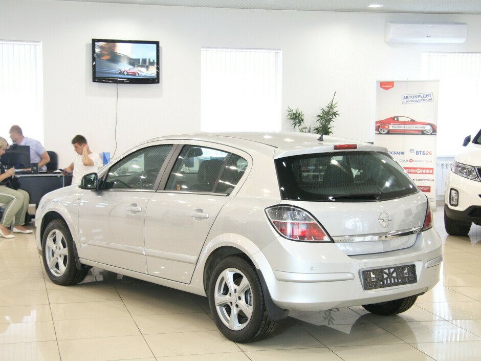 2011 Opel Astra , Серебряный металлик - вид 3