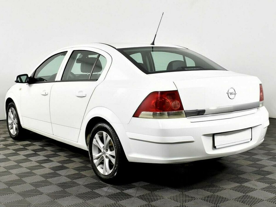 2010 Opel Astra , Белый  - вид 4