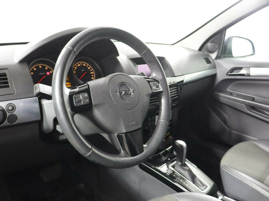 2010 Opel Astra  №6397431, Черный металлик, 312000 рублей - вид 8