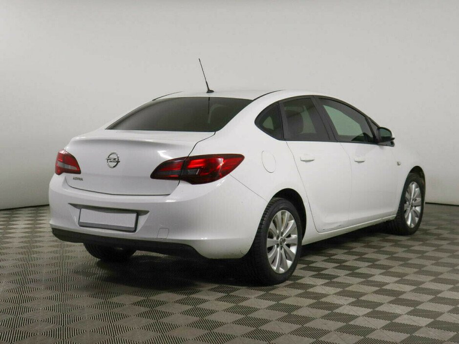 2012 Opel Astra , Белый  - вид 3
