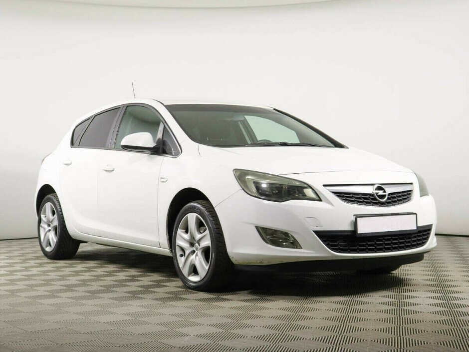 2011 Opel Astra , Белый  - вид 2