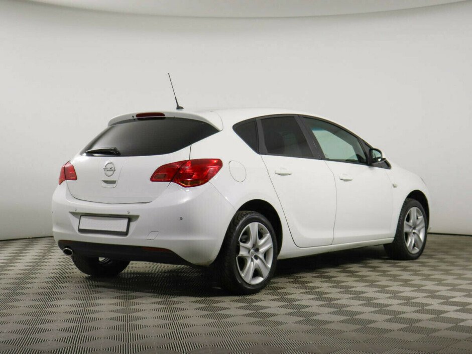 2011 Opel Astra , Белый  - вид 3