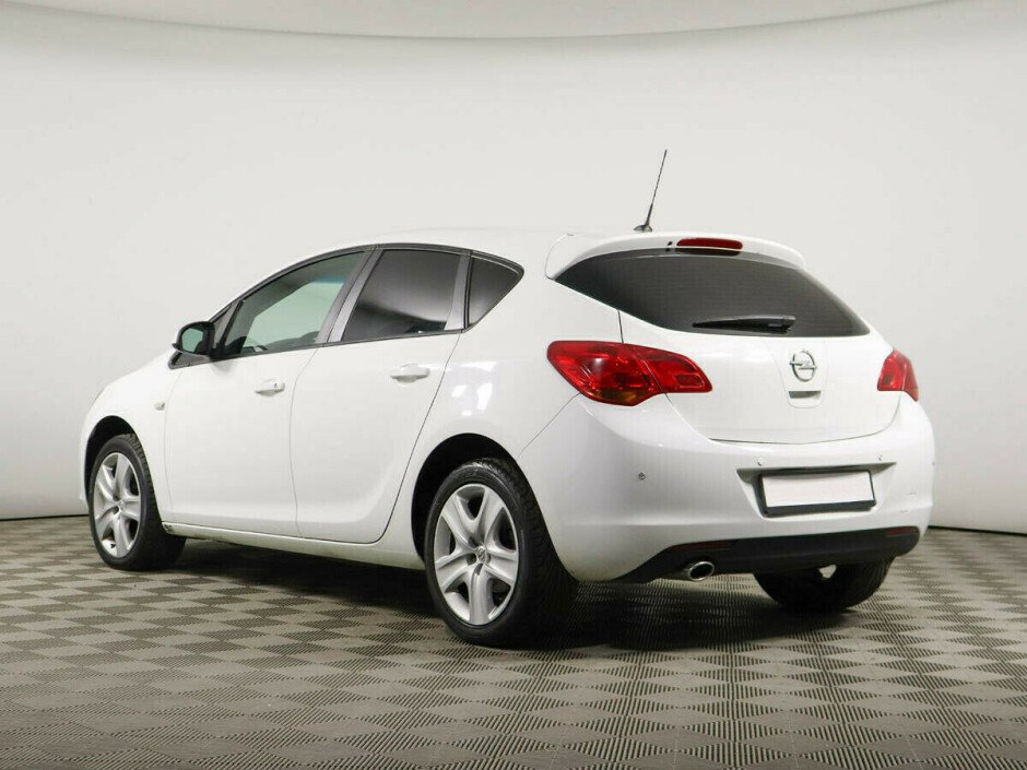 2011 Opel Astra , Белый  - вид 4
