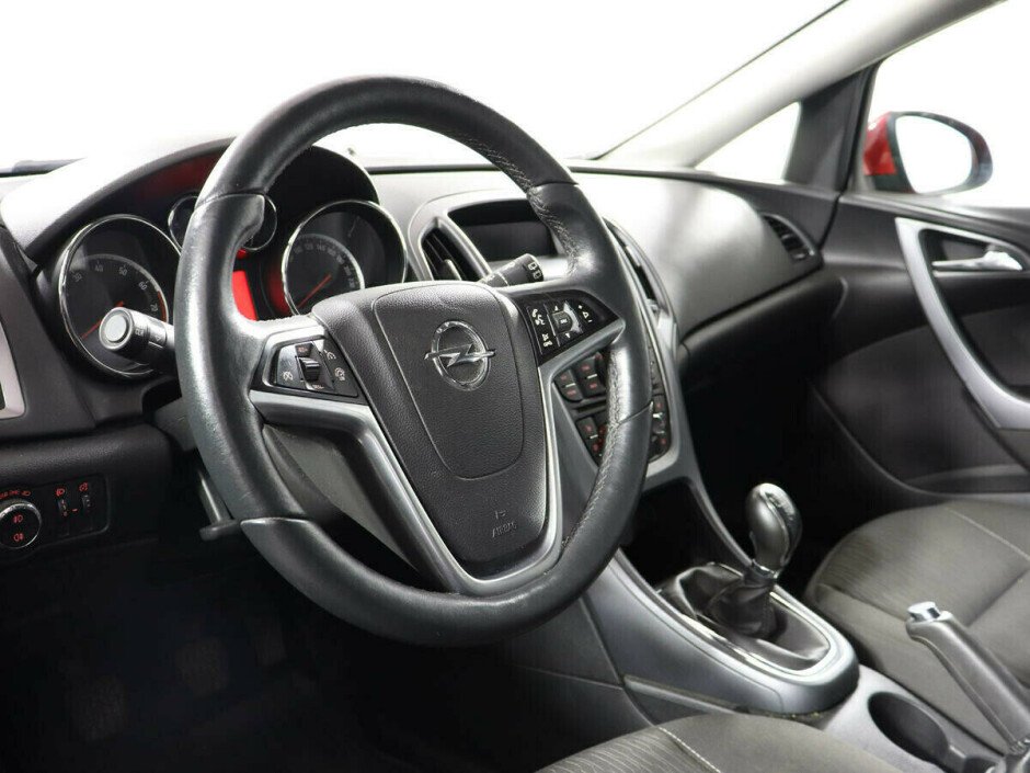 2013 Opel Astra , Красный  - вид 8