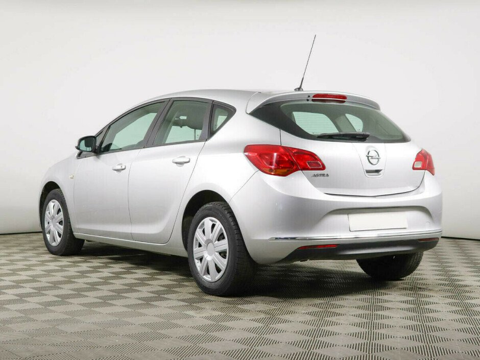 2014 Opel Astra , Серебряный  - вид 4
